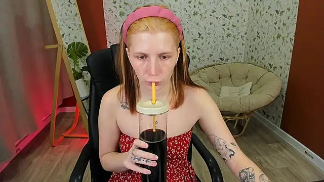 Snapshot of Mira__Blush chatting on 11/29/25, 01:36 Mira Blush online show from 11/29/25, 01:36