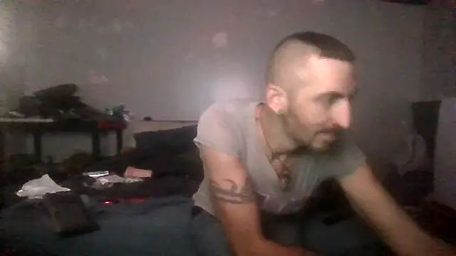 Snapshot of Bi_curious86 chatting on 09/28/25, 01:22 Bi curious86 online show from 09/28/25, 01:22