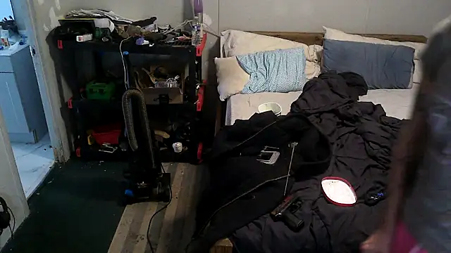 Snapshot of Bi_curious86 chatting on 11/04/25, 05:01 Bi curious86 online show from 11/04/25, 05:01