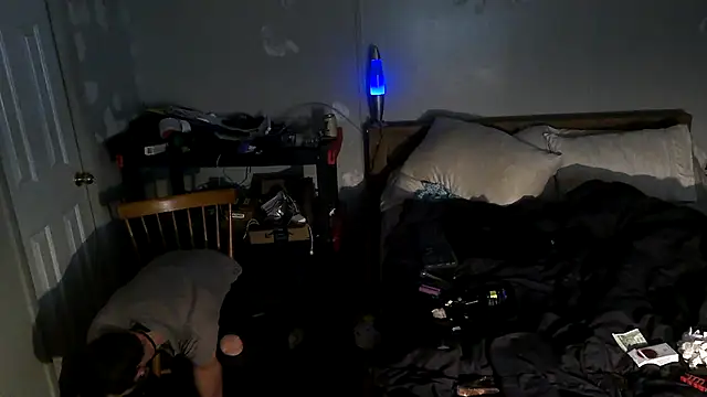 Snapshot of Bi_curious86 chatting on 11/08/25, 02:34 Bi curious86 online show from 11/08/25, 02:34