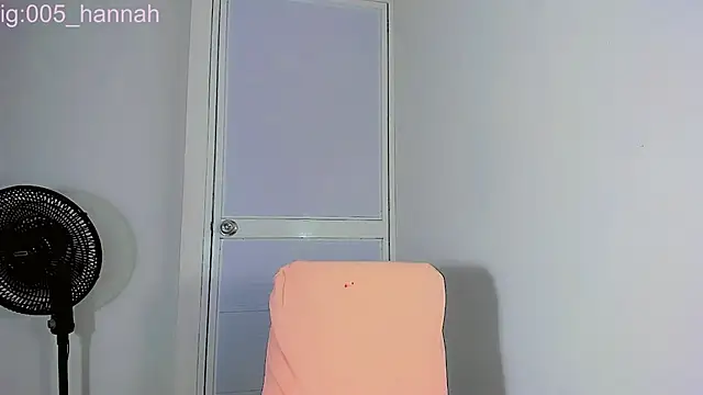 Hannahsmit online show from 10/14/25, 09:32