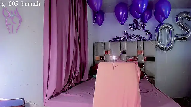 Hannahsmit online show from 10/26/25, 04:29