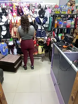 Snapshot of ROSALIALUCY chatting on 10/07/25, 11:51 ROSALIALUCY online show from 10/07/25, 11:51