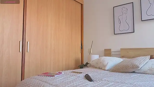 sweet sophia90s online show from 12/17/25, 03:40