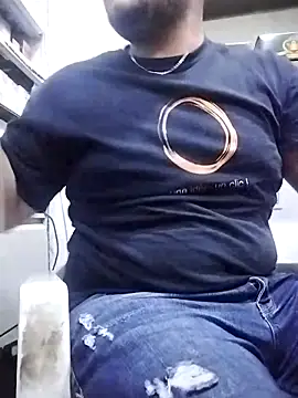 Snapshot of Fouzi1234bhm chatting on 10/21/25, 10:54 Fouzi1234bhm online show from 10/21/25, 10:54