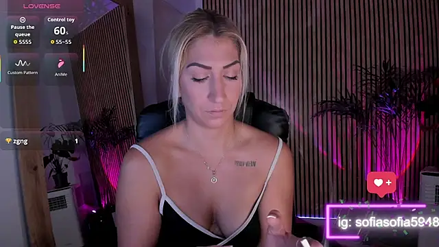 sofiah  online show from 10/17/25, 06:05