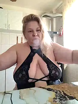 Snapshot of AriannaMilf chatting on 09/15/25, 06:02 AriannaMilf online show from 09/15/25, 06:02