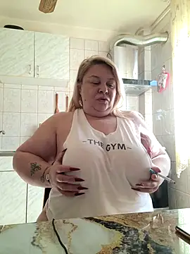 Snapshot of AriannaMilf chatting on 10/19/25, 09:32 AriannaMilf online show from 10/19/25, 09:32