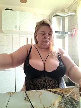 Snapshot of AriannaMilf chatting on 10/22/25, 08:47 AriannaMilf online show from 10/22/25, 08:47