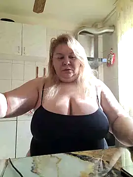 Snapshot of AriannaMilf chatting on 11/17/25, 09:59 AriannaMilf online show from 11/17/25, 09:59