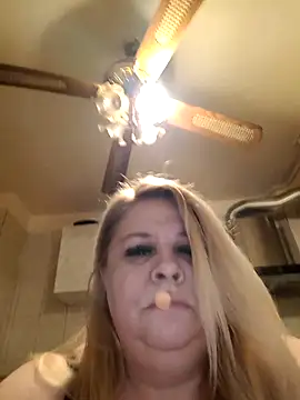 Snapshot of AriannaMilf chatting on 12/13/25, 08:04 AriannaMilf online show from 12/13/25, 08:04