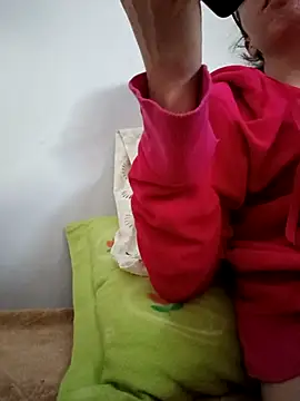 Snapshot of bruna_safadinhaa chatting on 11/08/25, 03:45 bruna safadinhaa online show from 11/08/25, 03:45