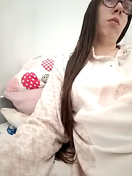 Snapshot of bruna_safadinhaa chatting on 12/17/25, 03:07 bruna safadinhaa online show from 12/17/25, 03:07