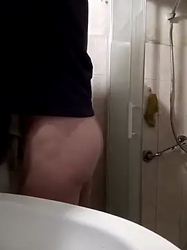 Snapshot of petitpeps84 chatting on 12/15/24, 07:46 petitpeps84 online show from 12/15/24, 07:46