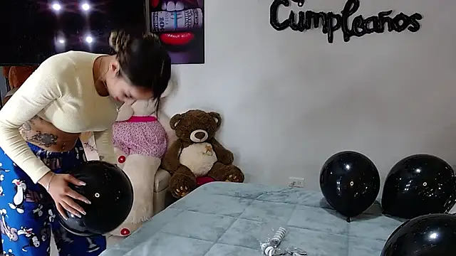 Snapshot of Niky_777 chatting on 11/14/25, 08:51 Niky 777 online show from 11/14/25, 08:51