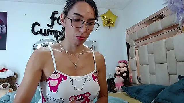 Snapshot of Niky_777 chatting on 12/17/25, 11:22 Niky 777 online show from 12/17/25, 11:22