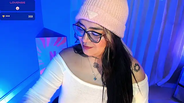 chloe bonnet online show from 12/21/24, 12:09