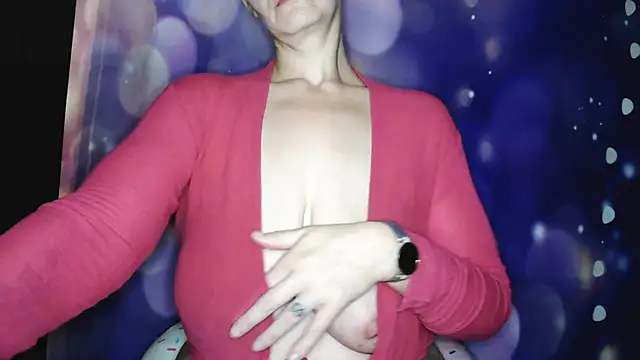 Snapshot of Carlysmiles chatting on 10/25/25, 10:01 Carlysmiles online show from 10/25/25, 10:01