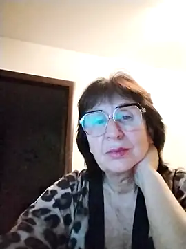 Snapshot of AlbinaXPretty chatting on 11/12/25, 08:08 AlbinaXPretty online show from 11/12/25, 08:08