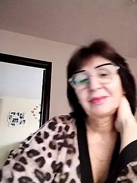 Snapshot of AlbinaXPretty chatting on 11/14/25, 08:13 AlbinaXPretty online show from 11/14/25, 08:13