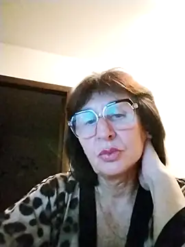 Snapshot of AlbinaXPretty chatting on 11/18/25, 04:33 AlbinaXPretty online show from 11/18/25, 04:33