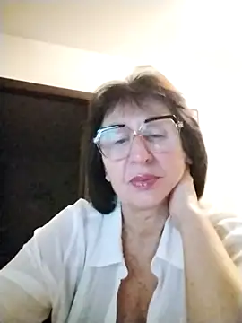 Snapshot of AlbinaXPretty chatting on 11/19/25, 08:42 AlbinaXPretty online show from 11/19/25, 08:42