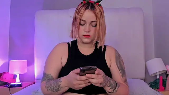 Ivonne Adamss online show from 12/04/24, 02:26