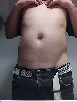 Snapshot of Passivello9 chatting on 12/18/25, 02:17 Passivello9 online show from 12/18/25, 02:17