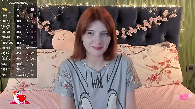 Snapshot of AliceLanley chatting on 09/26/25, 12:31 AliceLanley online show from 09/26/25, 12:31