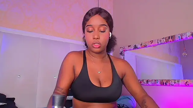 Snapshot of MichaelaCox chatting on 11/03/25, 12:28 MichaelaCox online show from 11/03/25, 12:28