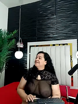 lucia vonne  online show from 01/07/25, 12:09
