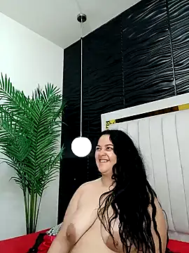 lucia vonne  online show from 02/07/25, 05:07
