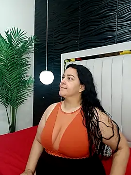 lucia vonne  online show from 02/22/25, 11:57