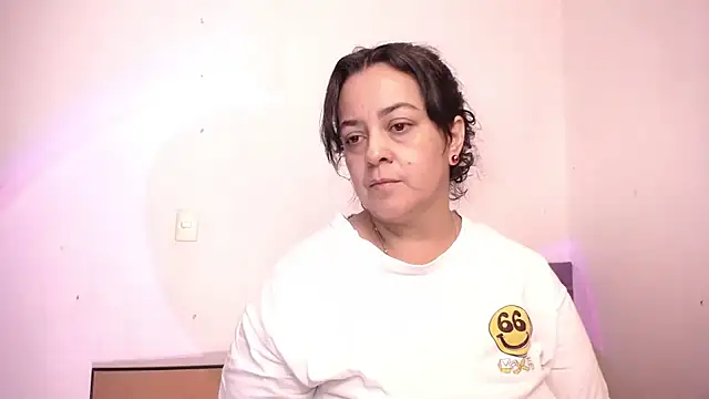 lucia vonne  online show from 06/03/26, 12:24