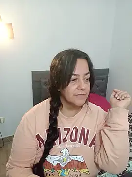 lucia vonne  online show from 06/13/26, 05:44