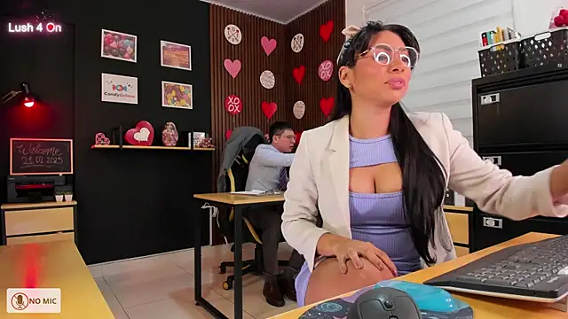 Snapshot of Office_Naughty_Girl chatting on 02/21/25, 10:15 Office Naughty Girl online show from 02/21/25, 10:15