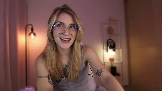 Snapshot of Dakotaa_ chatting on 11/28/25, 04:37 Dakotaa online show from 11/28/25, 04:37