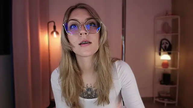 Snapshot of Dakotaa_ chatting on 11/30/25, 04:49 Dakotaa online show from 11/30/25, 04:49