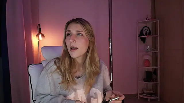 Snapshot of Dakotaa_ chatting on 12/17/25, 04:40 Dakotaa online show from 12/17/25, 04:40