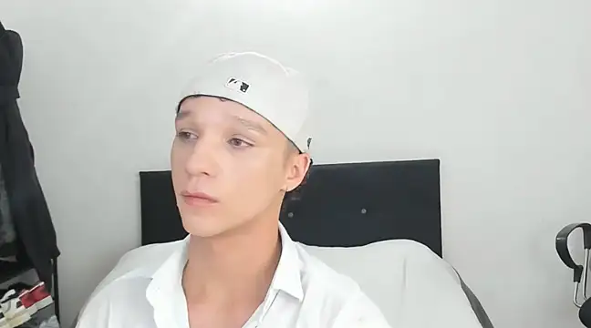 angelcortes online show from 12/24/24, 10:55