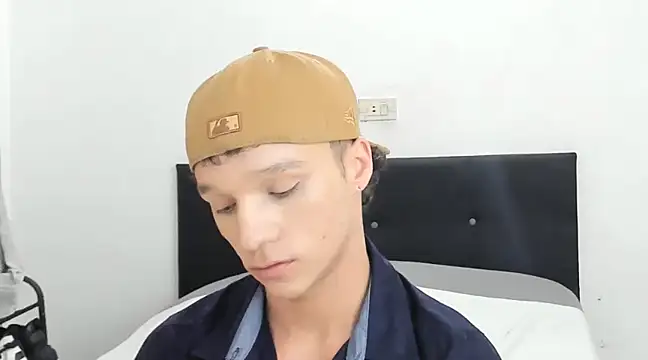 angelcortes online show from 12/31/24, 02:14