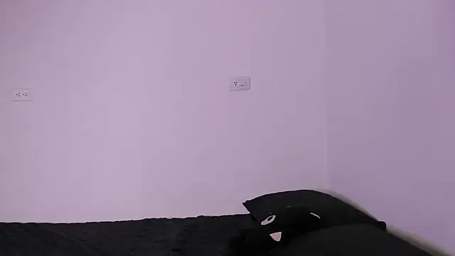 yungelitamor  online show from 12/17/24, 11:39