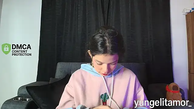 yungelitamor  online show from 09/29/25, 05:01