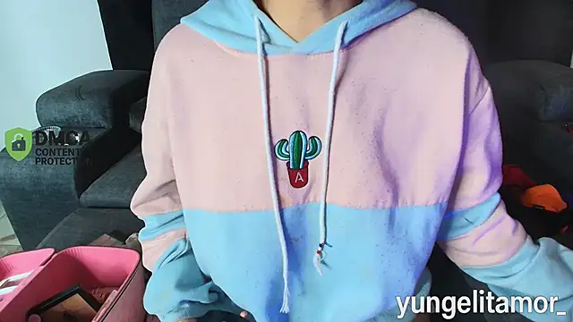 yungelitamor  online show from 10/02/25, 05:47