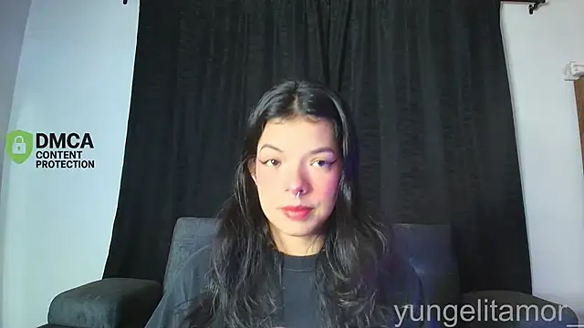 yungelitamor  online show from 11/17/25, 05:02
