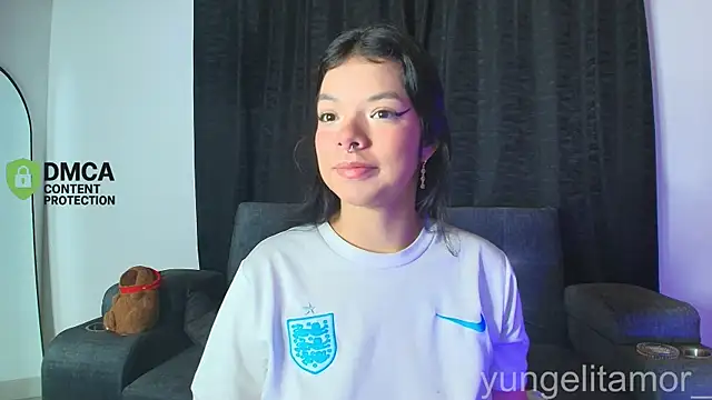 yungelitamor  online show from 11/26/25, 05:08