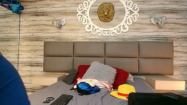 yungelitamor  online show from 12/01/25, 05:12