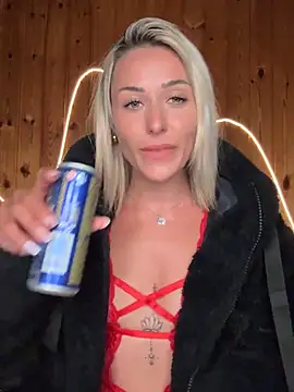 Snapshot of petrouchkaaa_ chatting on 04/19/26, 07:16 petrouchkaaa online show from 04/19/26, 07:16
