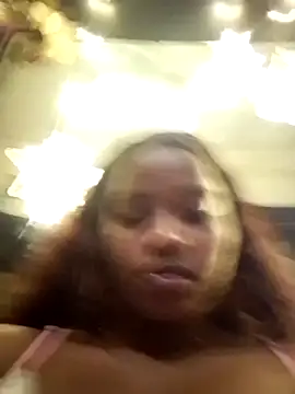 Snapshot of Uvita06 chatting on 12/14/25, 10:47 Uvita06 online show from 12/14/25, 10:47