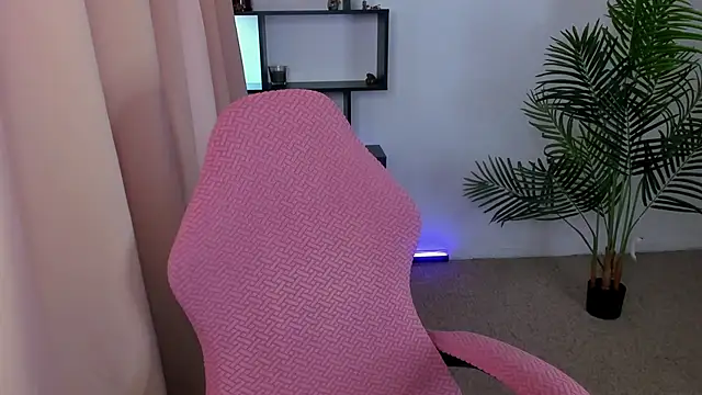 Snapshot of RaveWithMe9 chatting on 09/18/25, 09:33 RaveWithMe9 online show from 09/18/25, 09:33